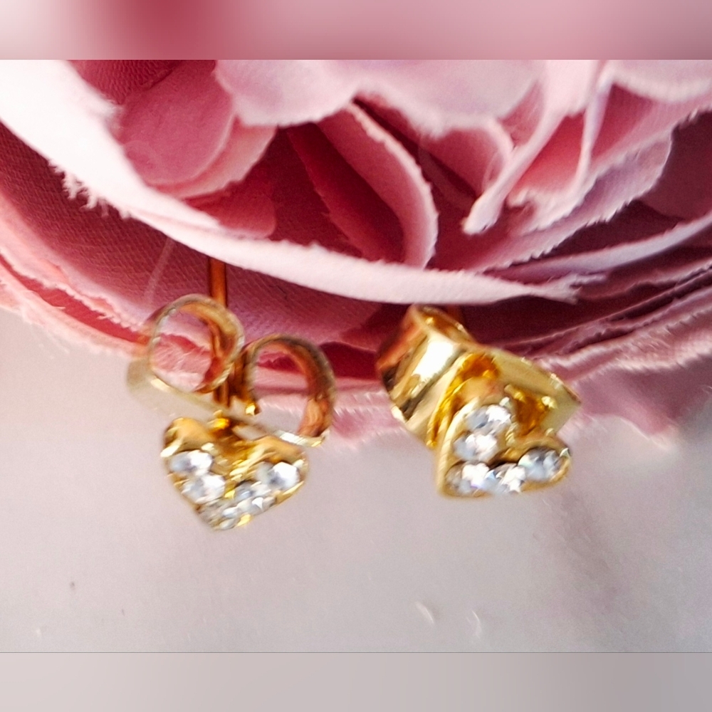 Vintage 80s ✨️🤍Heart Stud Earrings